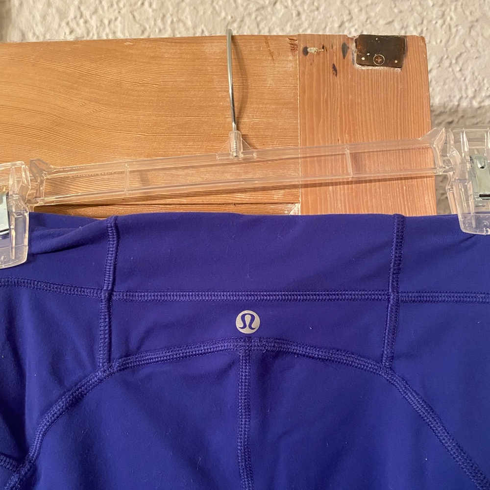 Lululemon cropped blue leggings size 6 - Picture 3 of 3